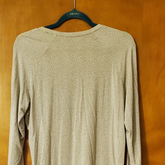 J McLaughlin Herringbone Print Light Tan & White Long Sleeved Top Size L - Picture 2 of 4